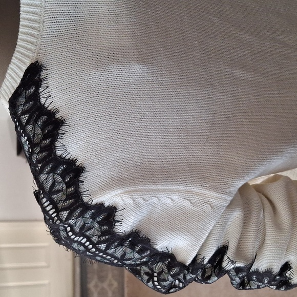 Vintage sweater top with chantilly lace down sleeves - Picture 3 of 3